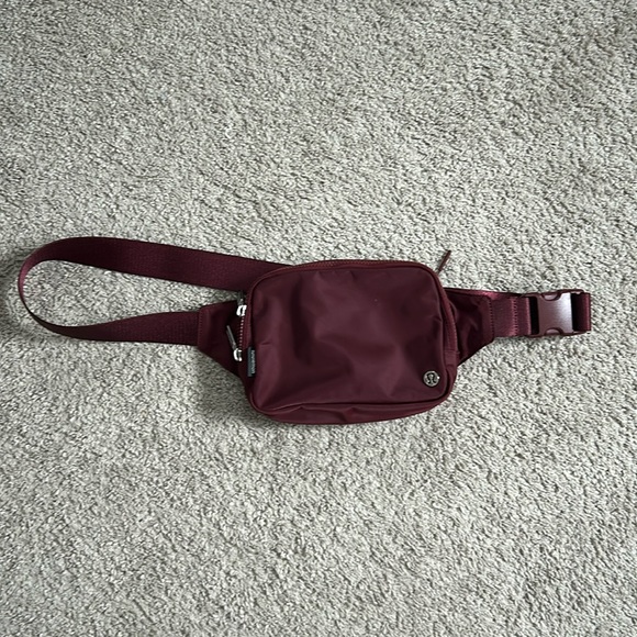 lululemon athletica Accessories - Lululemon belt bag 2L